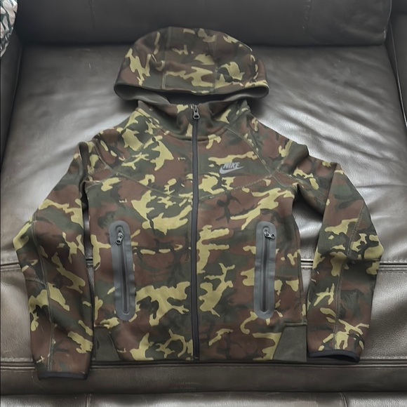 Nike Kids Tech Fleece Full Zip Up Hoodie in Camo Sz Small NWOT